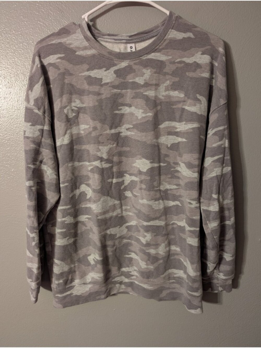 Athleta Womens Medium Grey Camo Coaster Luxe Sweatshirt Pullover Tencel 632058